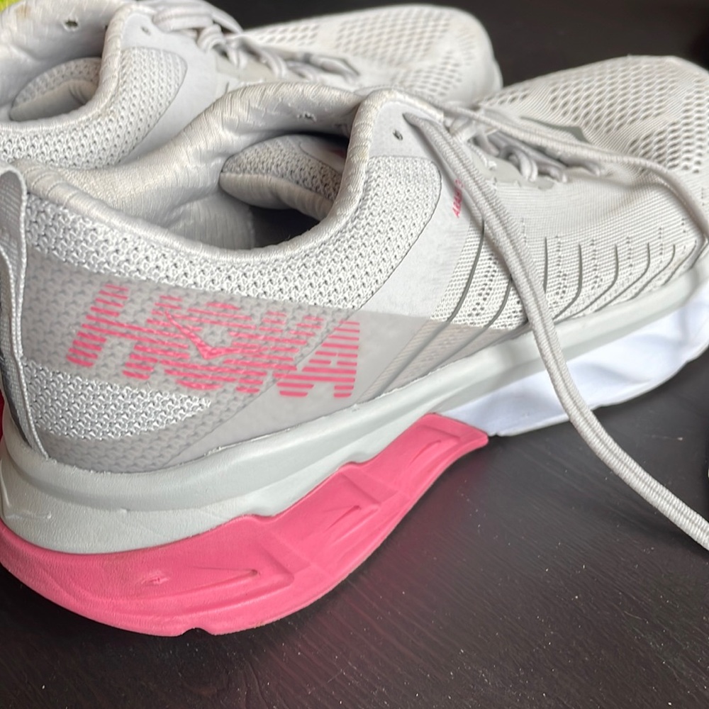 Hoka One Arahi 3 Running Shoes Pink & White with Insoles